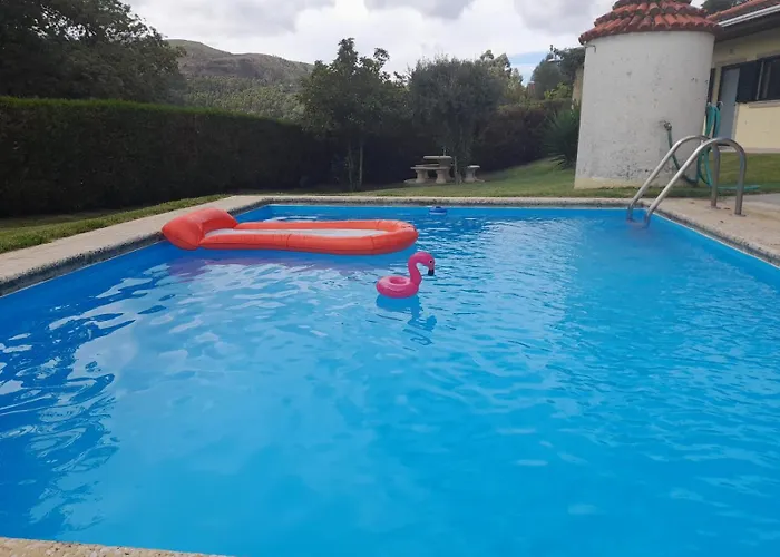 펜션 Quintihna Tres A Godinhacos 빌라 베르데